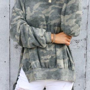 High-low Edge Camo Print Sweatshirt